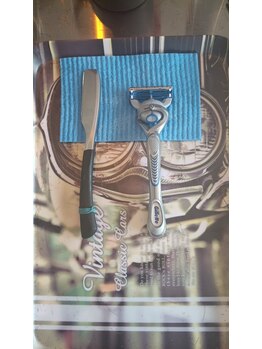 バーバーグリッチ(BARBER GLITCH)の写真/理容の職人技で整う髭と眉毛のケア!品格を上げる洗練シェービングで男の品格を整える♪