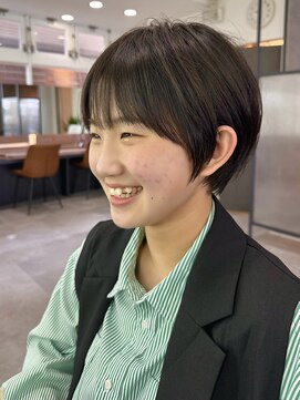 ビューエヒメ(VIEW EHIME) 大人ラフウェーブ外ハネボブダークブラウンスウィングショート