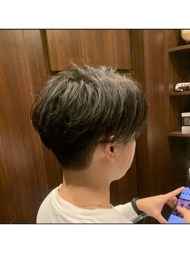プラウド(PROUD) センターパート 田町 理容室 顔剃り 床屋 カルマパーマ