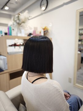 オナー(honor) 10代20代ツヤ感ぱっつんボブ