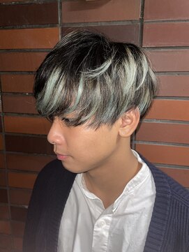 銀座マツナガ 浅草店 個性派カラー金メッシュ×ツーブロマッシュスタイル