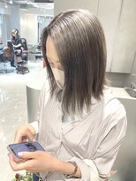 20代30代大人可愛いダブルカラーアッシュグレージュミディ