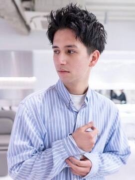 ユウ 渋谷(U) アッシュブラックマッシュパーマ刈り上げツーブロック