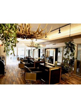 《三宮・元町》無垢の木やレンガを基調とした温かみのある店内◇月一の美容時間をMARIEN BETHで。