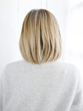 ウル 吉祥寺(ulu) かきあげ前髪のハイトーンボブ