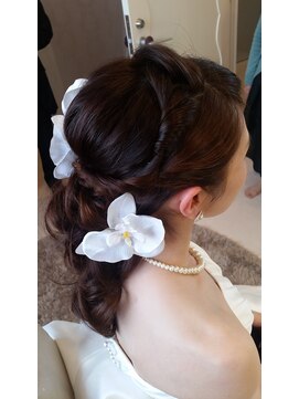 ウルプラスアイ(URU+ai) タイトロープキレイめハーフアップ