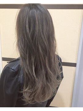 フレアジェネラス(FLEAR generous) 【柔らか】グレージュグラデーション 柳本麻守