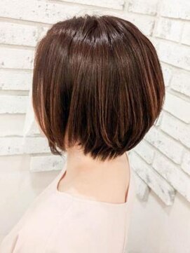 ミーティア バイ クアトロ(Meteor By QUATRO) ナチュラルショートボブ☆