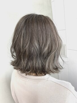 ムク(MUK) ホワイトグレーハイライト