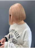 ミルクティーベージュ　ハイトーン　切りっぱなしボブ　ミニボブ