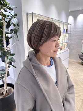 ステア ケース(stair case) 大人の白髪ぼかし　ハイライト　ショート　40代50代