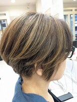 ヘアーデザインムーヴ(Hair design MOVE)&nbsp;白髪ぼかしハイライト　ショート