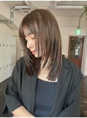 ミディアムストレート　フェイスレイヤー　グレージュ