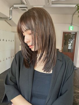 ガーランドギンザ(Garland Ginza) ミディアムストレート　フェイスレイヤー　グレージュ