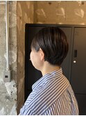 ソフトに刈り上げたショートスタイル