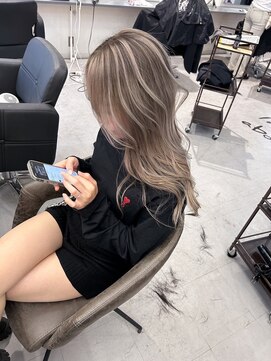 キング(K!ng) ハイライトカラーミルクティーベージュレイヤーカット