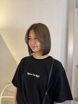 アム(amu) ボブヘア/ボブカット/ブリーチカラー/ミルクティーベージュ