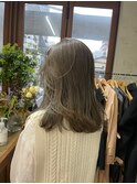 オリーブベージュ