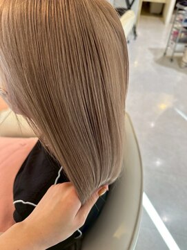 スペックホルダーミミ(Spec Holder mimi) シアーミルクティーベージュ