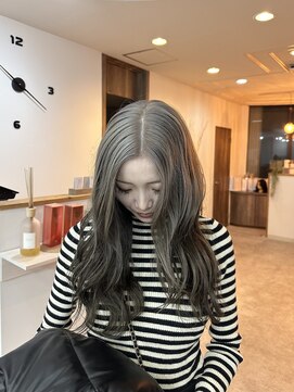 ウル 岡山駅店(ULu.) ホワイトベージュ × ブラウン