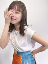 イル(ill)&nbsp;切りっぱなし　ミディアム　ストレート　ウェット　大須