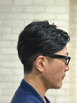 アヴェク トワ(avec toi) 手ぐしでキマるツーブロックスタイル