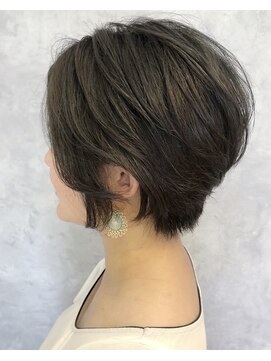 タロ(talo) 襟元すっきりショートスタイル