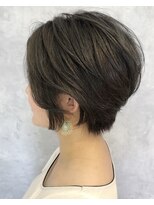 タロ(talo) 襟元すっきりショートスタイル