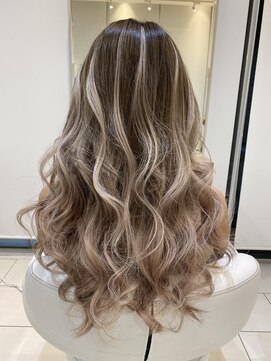 ローレン(Rollen) ☆エクステで作るバレイヤージュ風スタイル☆