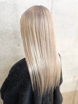 セル(CELL) ブロンドカラー×艶髪ロング