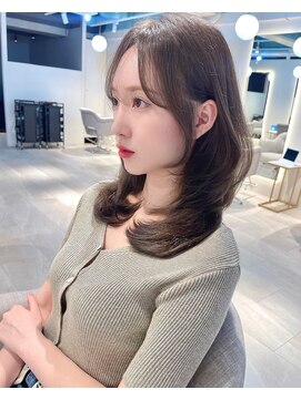 マインバイアフロートギンザ(MYNE by AFLOAT GINZA) ◎ナチュラルレイヤーカット/ネビージュ／センターパート前髪