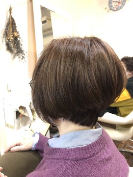 ティティーサッポロ(tity sapporo) 前下がりグラデーションボブでシルエットも美しく！