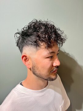 スタンドバーバー 柏(STAND BARBER) スペインカール/スパイキーショート/ブルーブラック