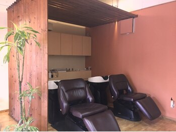 ヘアーサロン パキア(Hair Salon Pakia)の写真/少人数のリラックス空間で素敵なサロンタイムをお過ごしください♪少人数だから悩みも相談しやすいと人気＊