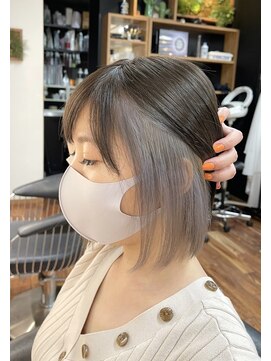 ルーム(Room) インナーカラー/ホワイトシルバーカラー/ぱつんとボブ