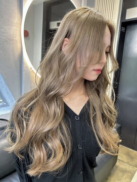 ジゼル(GiseL) 大人レイヤー　ベージュ　アッシュ　ダブルカラー