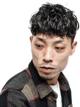 ジョースタンダードスタジオ(JOE STANDARD STUDIO) スペインカールスパイラルカールツーブロックフェード短髪