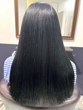 イリ 大阪(ili) ハイライトカラーミルクティーベージュレイヤーカット