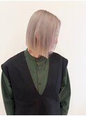 シルバーベージュ×切りっぱなしボブ