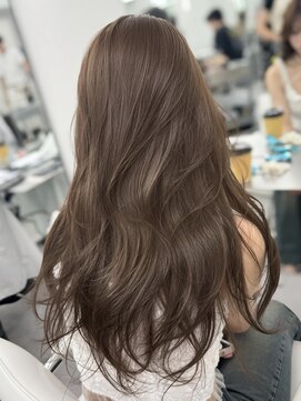 アマトウキョウ アユンチェ(AMA TOKYO×AYUNCHE) ヘーゼルベージュ　ブリーチなし　レイヤーカット　海外風