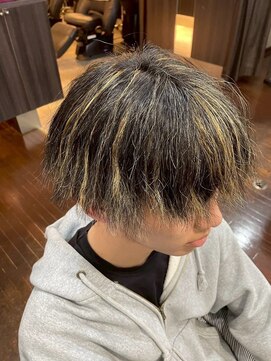 美容室 メザミー MESAMIES 縦落ちツイストパーマメンズヘア×メッシュ×マッシュショート