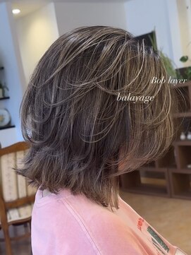 ゼウス(Zeus.) 海外ヘアーハッシュカットレイヤーカットハイライトカラー