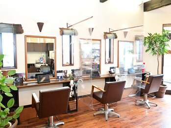 クープヘアー(Coupe hair)の写真/アットホームな雰囲気が幅広い年齢層のお客様にご支持いただいております。