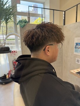 ウィスタリアフィールドプランシュ(WISTARIA FIELD-PLANCHES) ツイストスパイラルパーマ×ローフェード