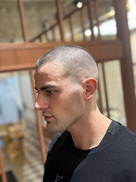 フランクス バーバー ウエストトウキョウ 吉祥寺店(FRANK’S BARBER WEST TOKYO) 波巻きツイストスパイラルリバースセンターパートニュアンスパH