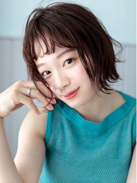 ネオリーブ クーロ(Neolive curro) 20.30.40代おすすめ♪眉上シースルーバング×ショートボブ