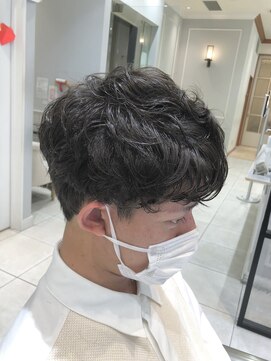 ネオリーブギンザ 銀座店(Neolive GINZA) 顔まわりスッキリの短すぎないメンズパーマスタイル