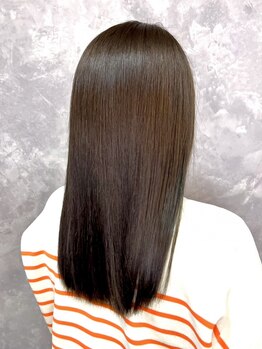 シオ ヘアー デザイン(Sio. hair design)の写真/【西新駅徒歩5分/商店街内】＜こだわりの縮毛矯正＞ぺたんとならないストレートで艶感とまとまりアップ◎