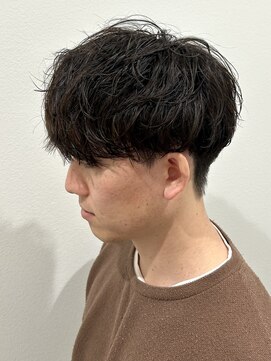 ヒュイル バイ ニアウ(Hwyl by Niau) シャドウパーマメンズカットパーマ波巻きスパイラルパーマ