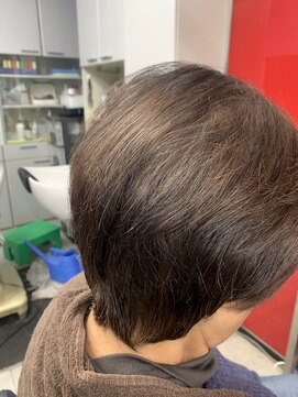 ブル ツヤと立体感が際立つ大人ショート